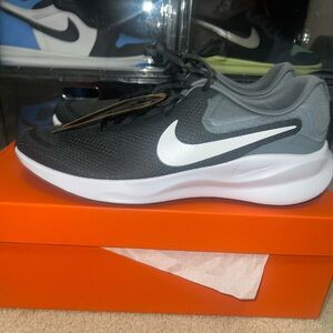Nike Revolution 7 Anthracite White